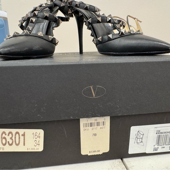 Valentino Garavani Noir Studded Heels - Picture 3 of 3